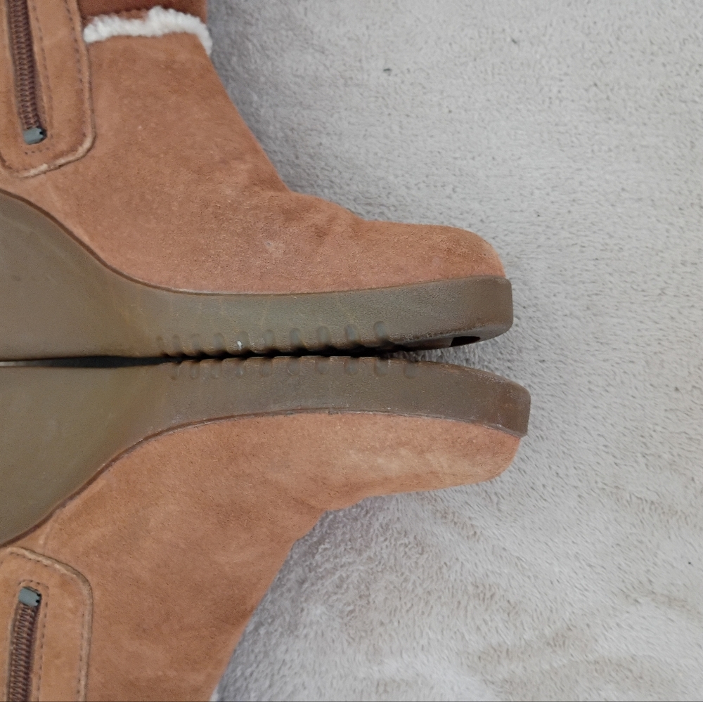UGG Women's Tan and Chestnut Sandra Wedge Boots - Picture 12 of 16